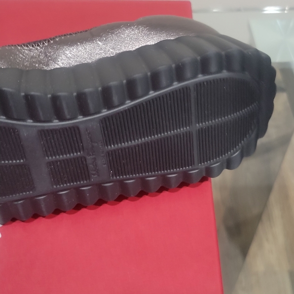 Womens Salvatore Ferragamo Bow Sneaker Shoes Size 6c - Picture 6 of 7